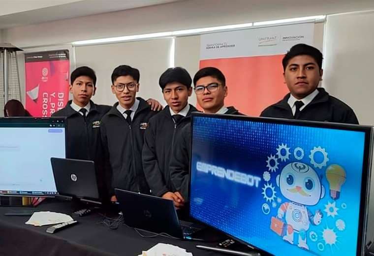 Universitarios crean Emprendebot, un asistente virtual que ayuda a constituir empresas