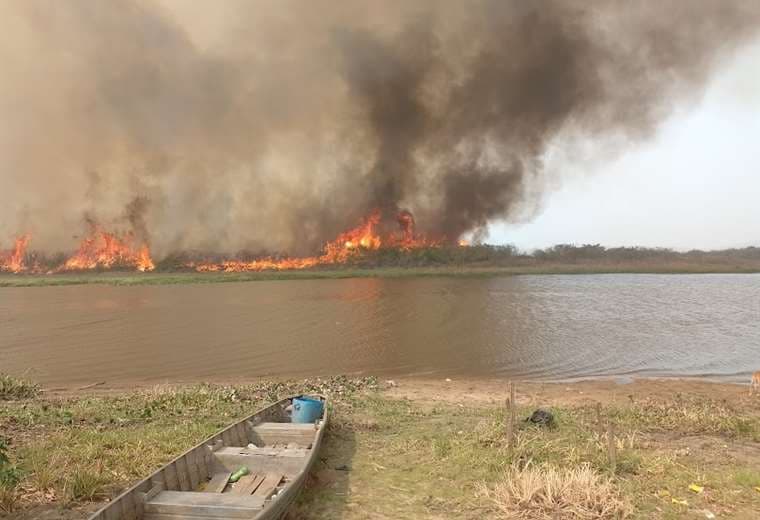 Fuego en Puerto Gonzalo, frontera con Brasil/Foto: Juan Pablo Cahuana