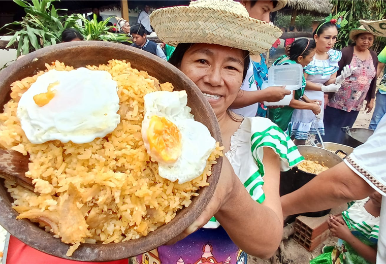 Hubo majadito, tamborita y juegos populares en el río Piraí. Foto. Ricardo Montero  