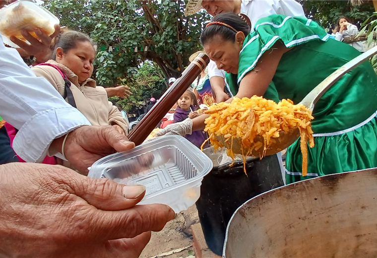 Los cabañeros regalaron majao a los visitantes. Foto. Ricardo Montero 