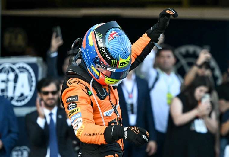 Piastri gana en Azerbaiyán, Norris pisa los talones a Verstappen