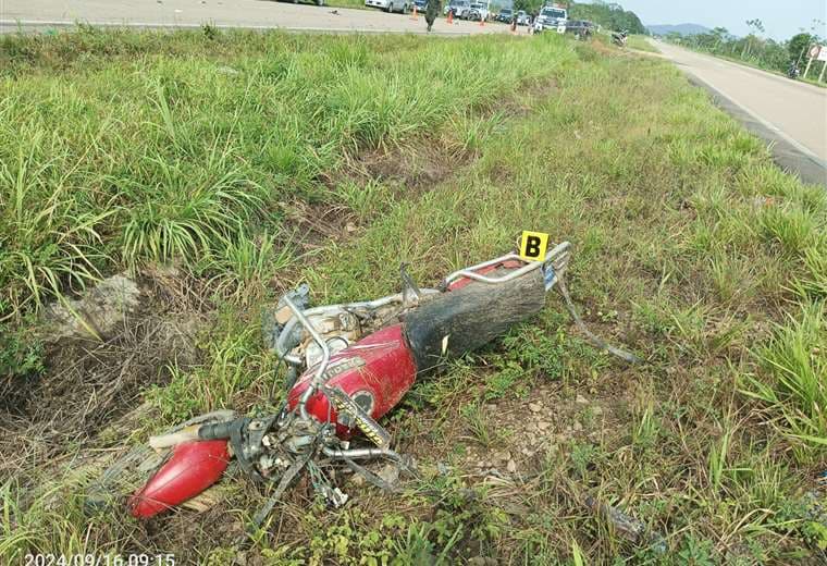 Dos personas fallecen en accidente de tránsito en la carretera Santa Cruz - Cochabamba