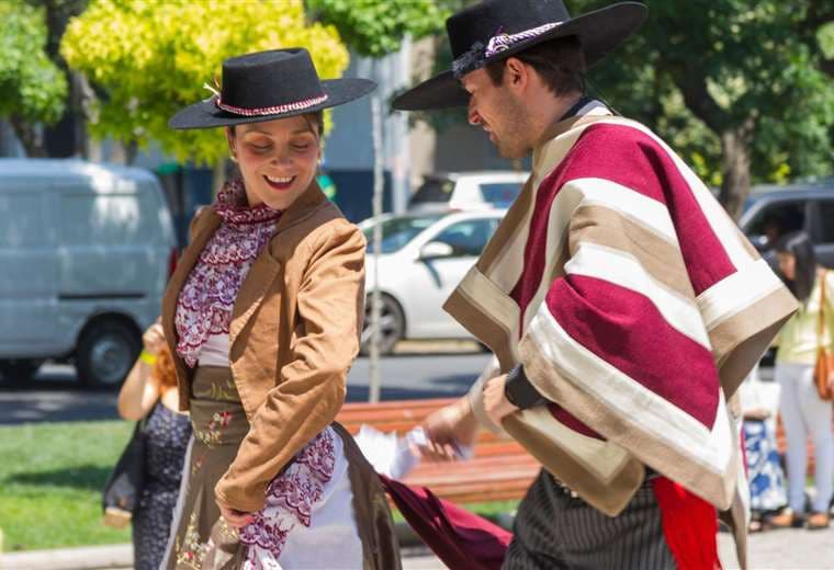 El renacer de la cueca, el emblemático baile nacional de Chile (y su expansión en otros países de América Latina)