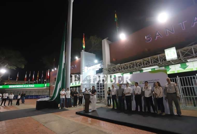 La bandera más grande de Santa Cruz está en Fexpocruz. Fotos: Jorge Gutiérrez