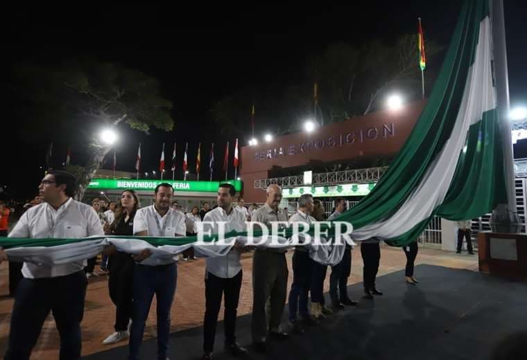 La bandera más grande de Santa Cruz está en Fexpocruz. Fotos: Jorge Gutiérrez