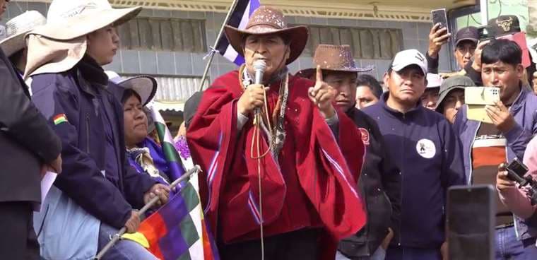 Evo Morales antes de despedirse de la marcha