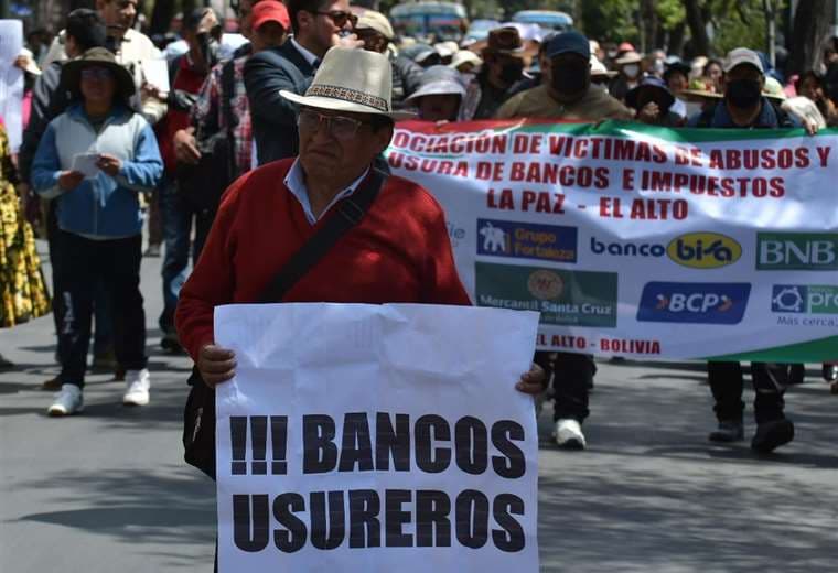 Los dedudores de los bancos marcharon este miércoles en La Paz/Foto: APG