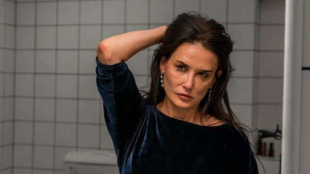 “The substance”: la sangrienta sátira sobre la dictadura de la belleza que protagoniza la actriz Demi Moore