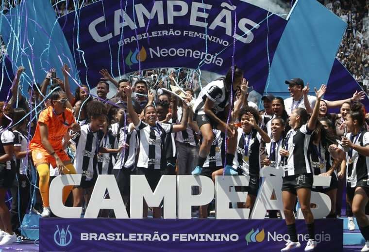 Festejo de las jugadoras del campeón del fútbol femenino brasileño. Foto. AFP