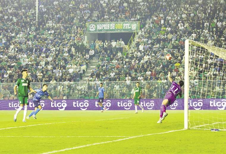  Es increíble el hincha cruceño. Ellos sí pueden decir que estuvieron en las malas