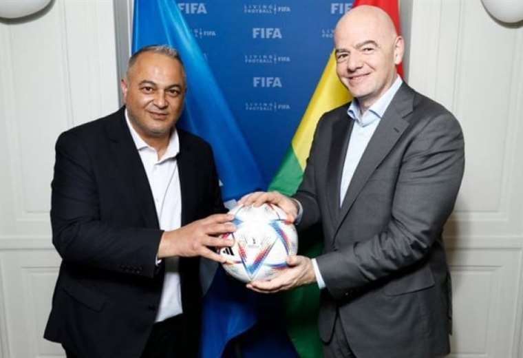 Fernando Costa y el presidente de la FIFA Gianni Infantino. Foto: Internet