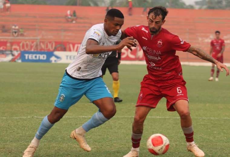 Daniel Floro (izq.) marcó un gol y también vio tarjeta roja. Foto: APG Noticias