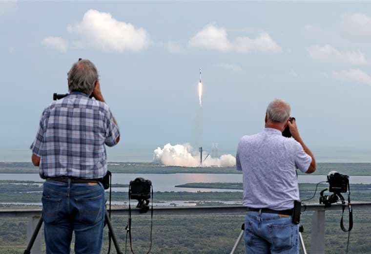 Misión de SpaceX partió al rescate de astronautas atrapados en la Estación Espacial Internacional