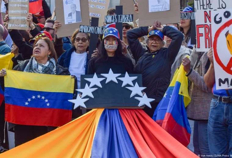 Oposición protesta a dos meses de las elecciones en Venezuela