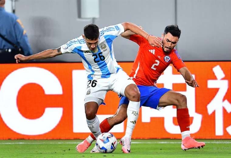 Argentina enfrenta a Chile este jueves con el desafío de jugar sin Messi ni Di María