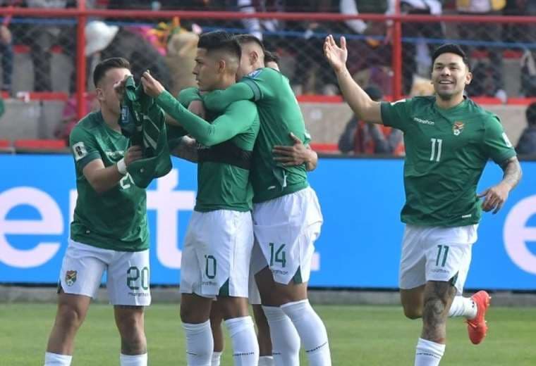 Ramiro Vaca (segundo de la izq.) marcó un golazo contra Venezuela. Foto: APG Noticias