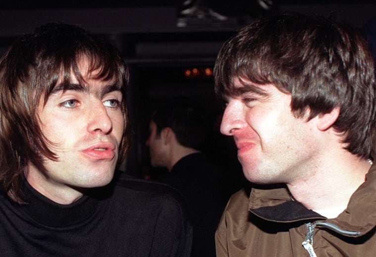 El primer álbum de Oasis sube a lo más alto de la lista de ventas en Reino Unido