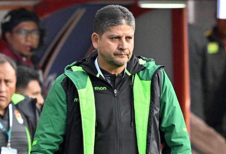 Óscar Villegas durante el partido entre Bolivia y Chile. Foto: AFP