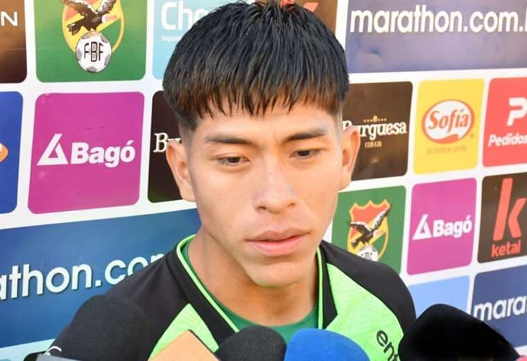 Ervin Vaca atendió a los medios antes de entrenarse con la Verde. Foto: APG Noticias