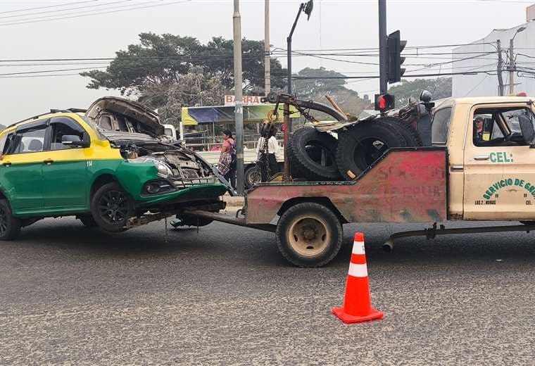 Más de una decena de vehículos fueron afectados por el choque del trailer