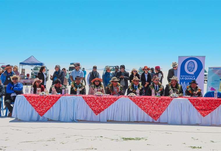 El acto se realizó en el mismo Salar de Uyuni