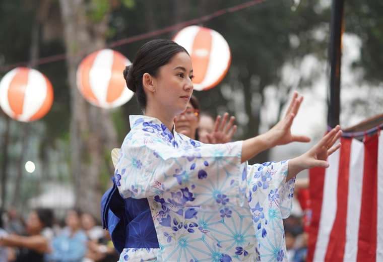 Un pedacito de Japón en Santa Cruz: kimonos, sushi, sake, ikebana y otras maravillas en el festival Matsuri