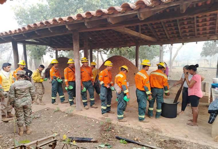 No hay recursos para alimentar a bomberos en Concepción