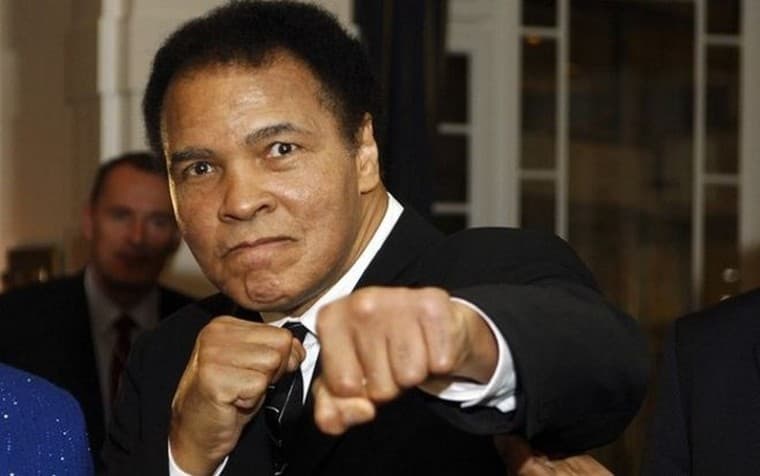 Mohamed Ali se encuentra "muy grave"