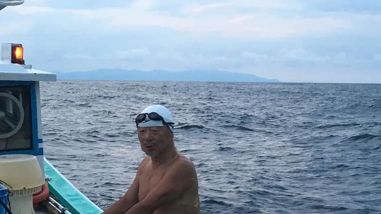 Japonés de 73 años bate récord de natación