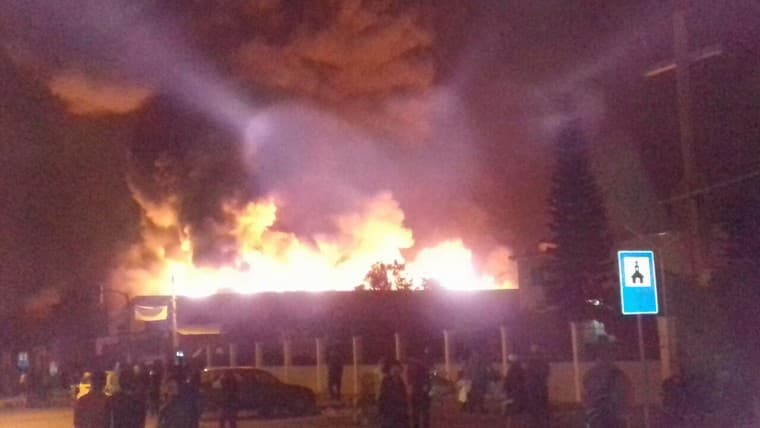 Mercado de Yacuiba arde debido a un cortocircuito