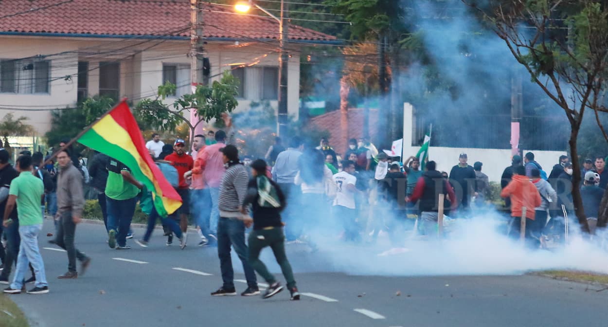 Romero ve una 'conspiración contra la democracia' tras ataque a casa de campaña