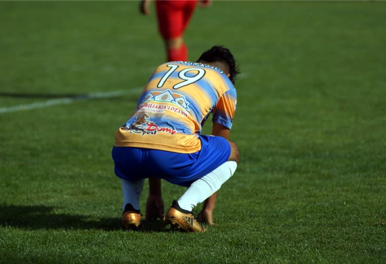 El jugador con la camiseta 19 suplantó la identidad de Matías Montaño. Foto: Correo del Sur