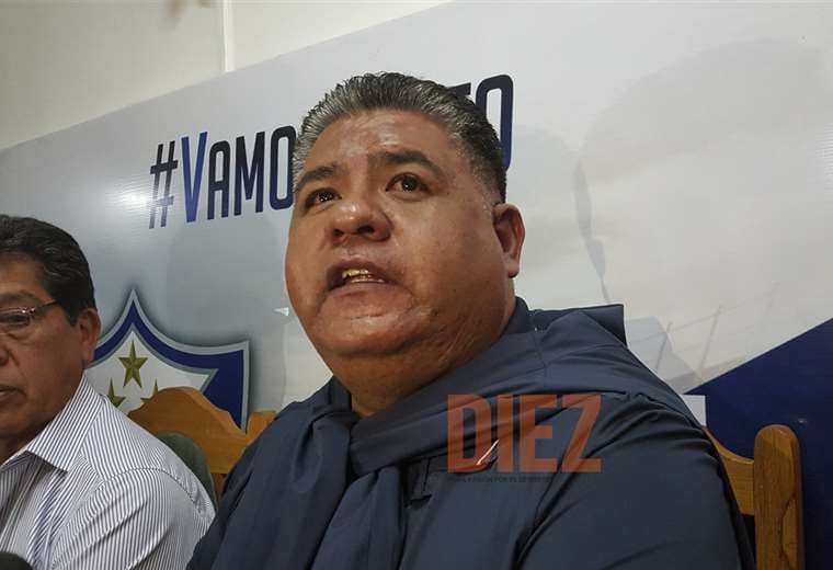 Wilson Martínez en conferencia de prensa en San José
