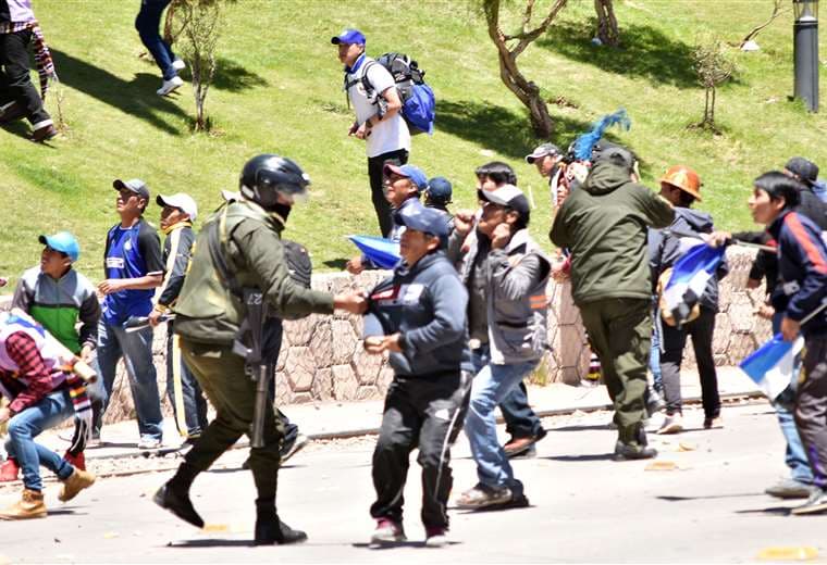 El sábado se produjeron hechos de violencia durante el cierre de campaña del MAS en Potosí. (Foto: APG)