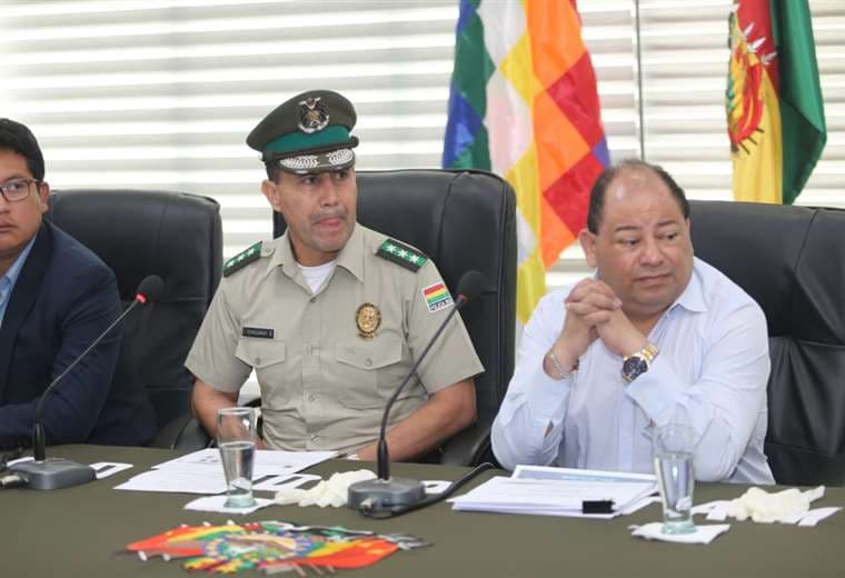 El ministro Romero y la Comandancia de la Policía brindaron un informe sobre lo ocurrido en el Cambódromo. (Foto: Fuad Landívar)