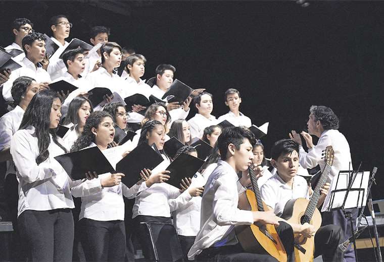 Los jóvenes del coro de Bellas Artes no solo dejaron encantados al público, sino también al jurado. FOTO: GOBIERNO MUNICIPAL