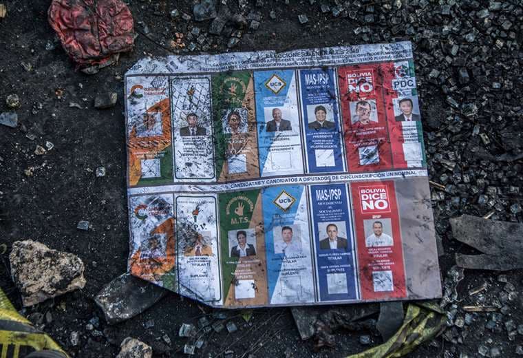 Material electoral que fue destruido en las protestas I Foto: APG Noticias.