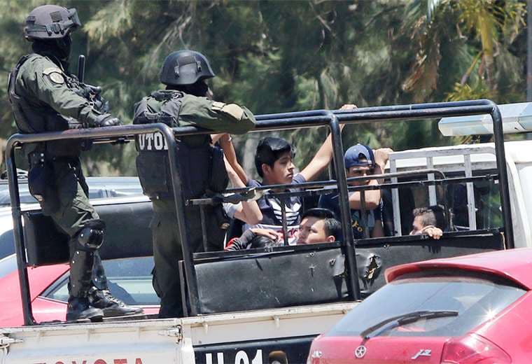 La Policía arrestó a los que no acataron el Auto de Buen Gobierno. Foto: HERNÁN VIRGO
