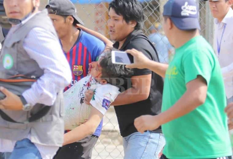Un joven es agredido en el Plan Tres Mil | Foto: Rolando Villegas 