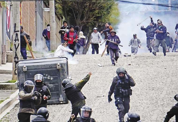 Efectivos militares fueron desplegados en varias zonas de La Paz