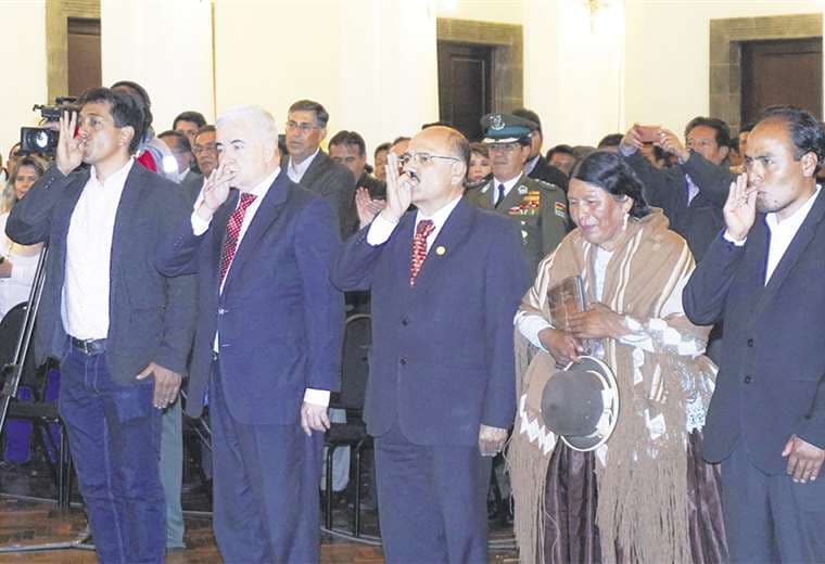 La presidenta Jeanine Áñez nombró anoche a otros cinco ministros para integrar su gabinete ministerial 