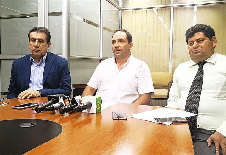 El presidente de Cotas (centro), Eduardo Moreno, pidió a las autoridades no perder el rumbo del caso. Foto: ÁLVARO ROSALES