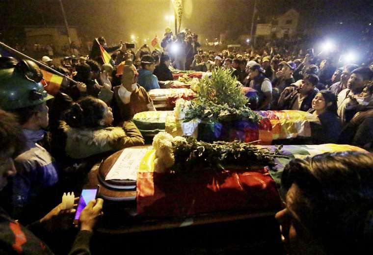 Los cuerpos de los fallecidos fueron velados  la noche del viernes en Sacaba