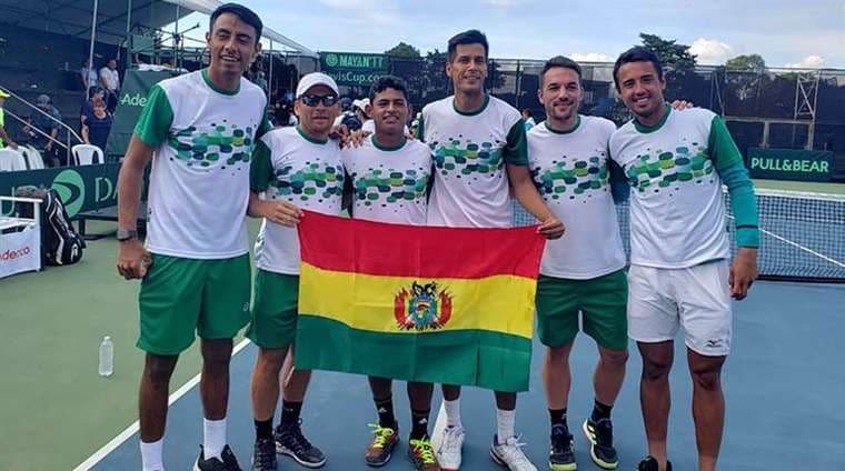 Este es el equipo boliviano de tenis que en septiembre derrotó a Guatemala. Foto: Internet