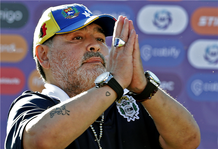 Maradona puso fin a su ciclo como técnico de Gimnasia y Esgrima de La Plata. Foto: AFP