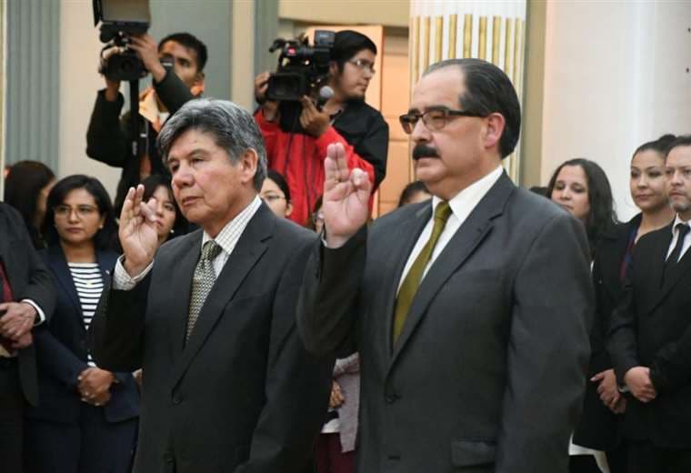 Ambos viceministros juraron en el cargo en instalaciones de la Cancillería en La Paz.