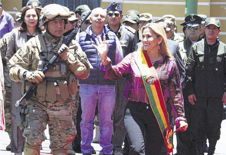 La presidenta Jeanine Áñez aún no sabe cuánto tiempo se quedará en Palacio Quemado. Foto: APG NOTICIAS