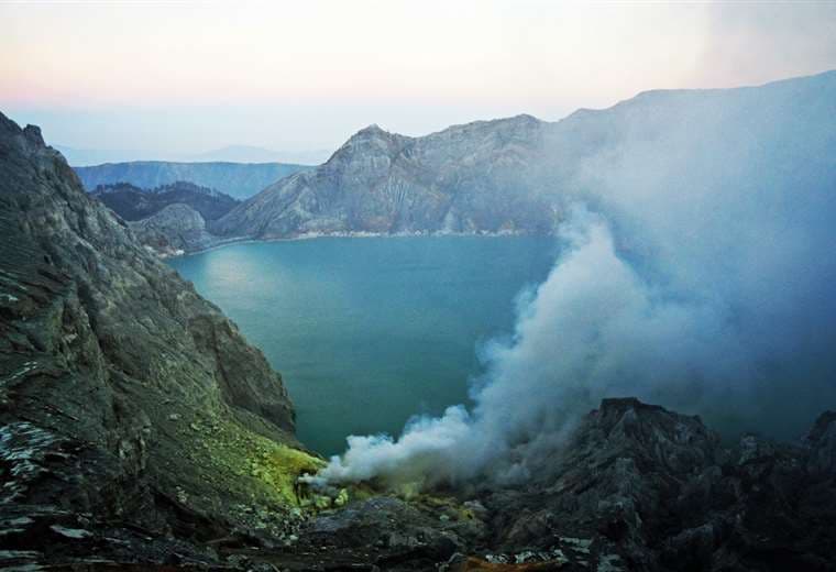 El cráter del volcán Ijen 