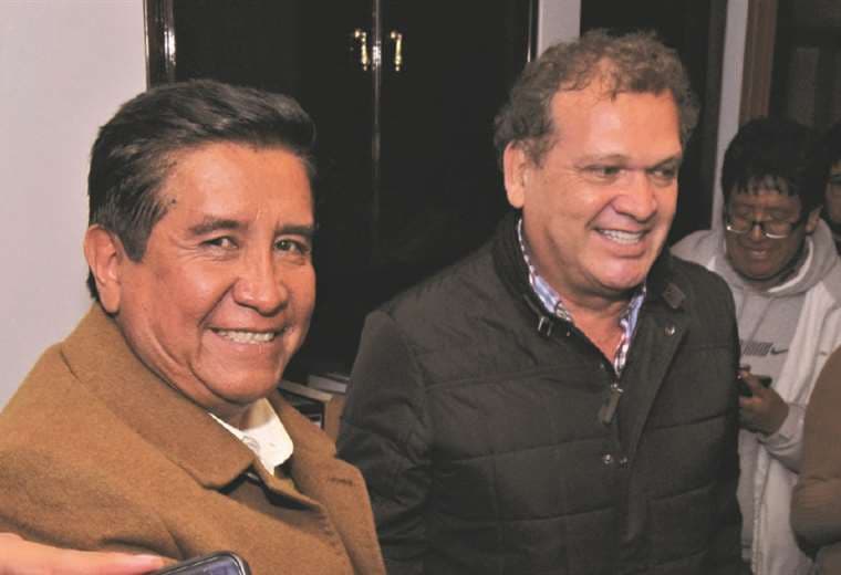 El presidente de la FBF, Césat salinas, y el representante de Fabol, David Paniagua, se reunirán en Santa Cruz: Foto: Página Siete