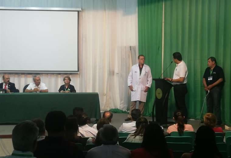 El acto se desarrolló en el Colegio Médico de Santa Cruz. Foto Leyla Mendieta
